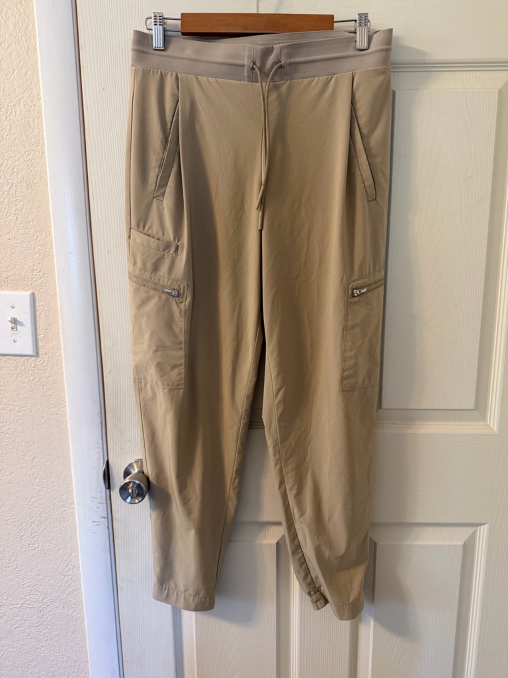 Women’s Athleta Go Far Travel Pant/Joggers Size 8